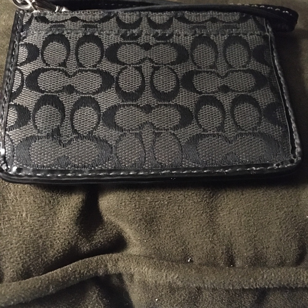 Signature Coach ID Holder - Picture 1 of 6